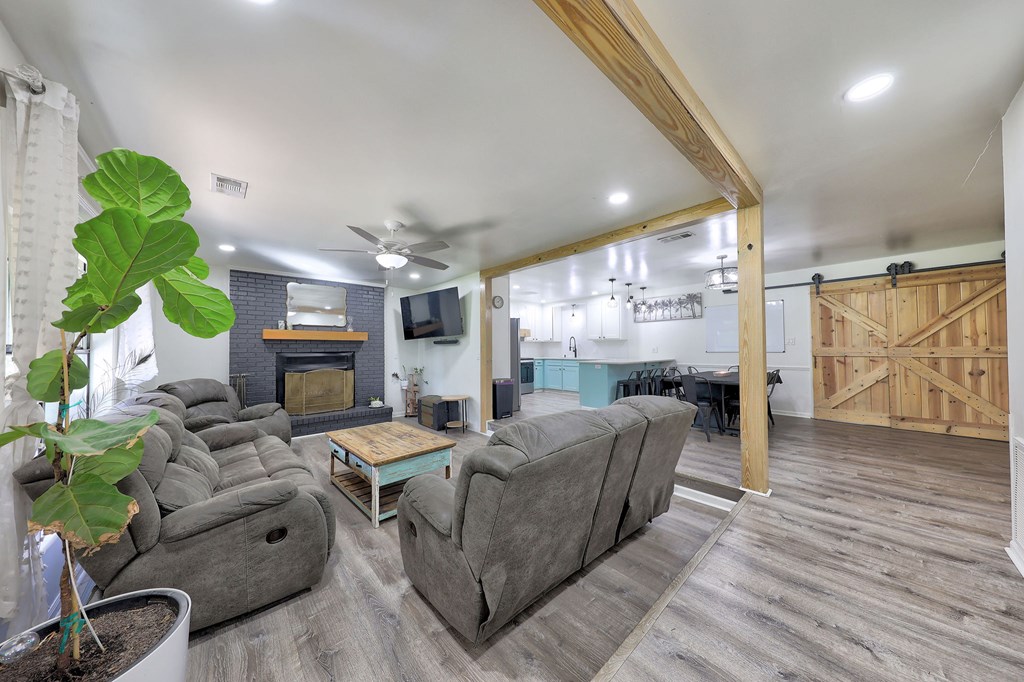 1477 Lake Dr