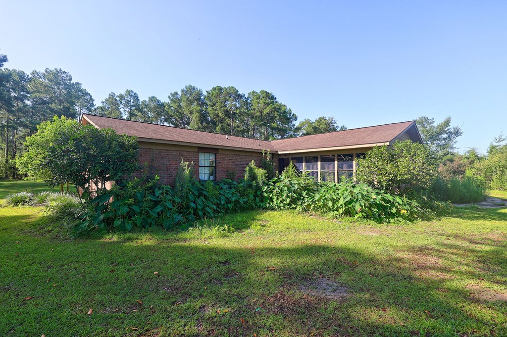 1477 Lake Dr
