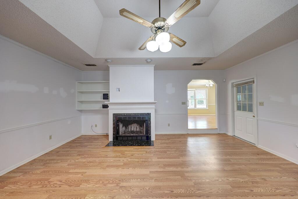 1105 Quail Run