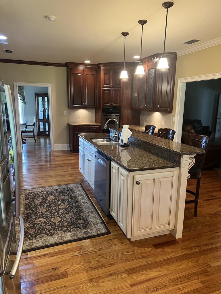 2438 Oakhaven Dr