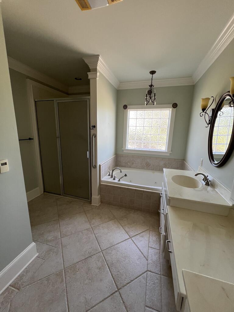 2438 Oakhaven Dr