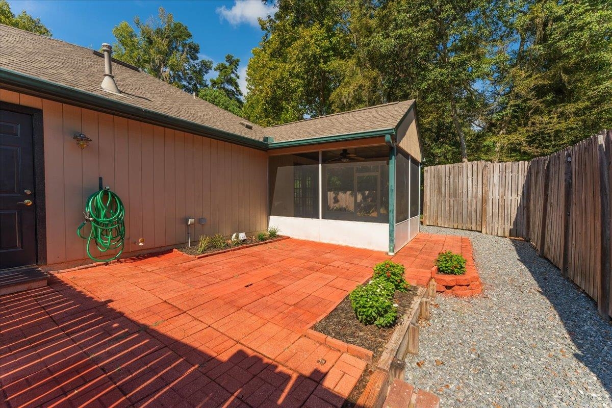318 GAWAIN Lane