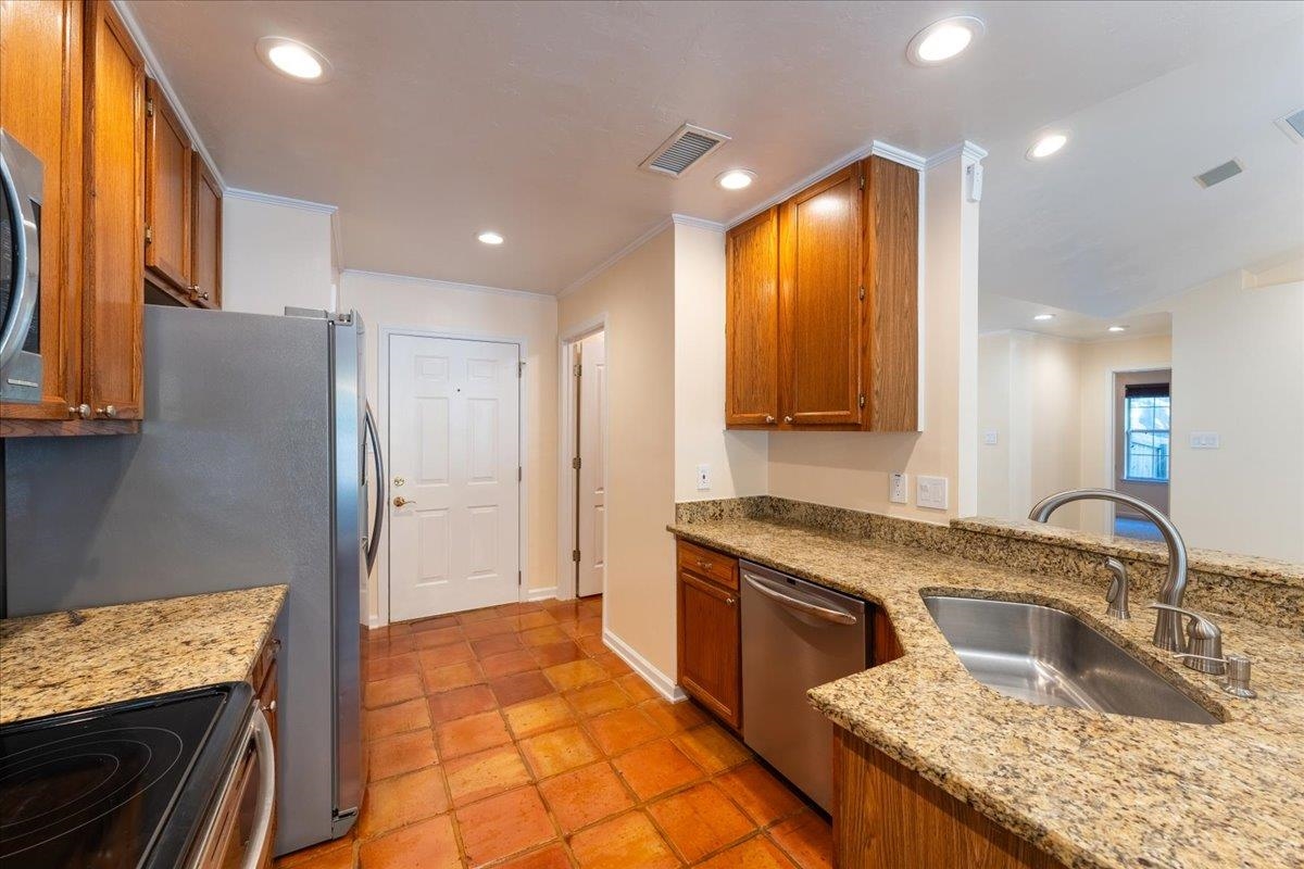 318 GAWAIN Lane