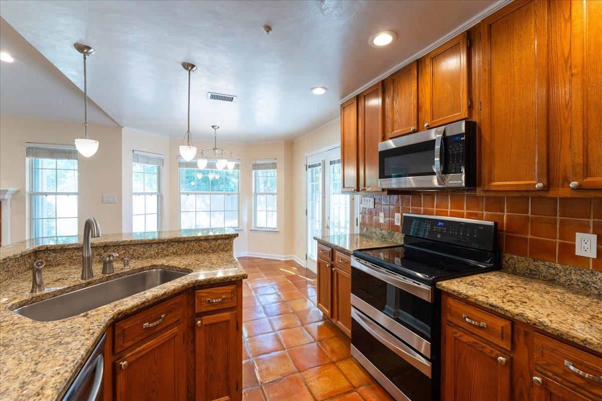 318 GAWAIN Lane