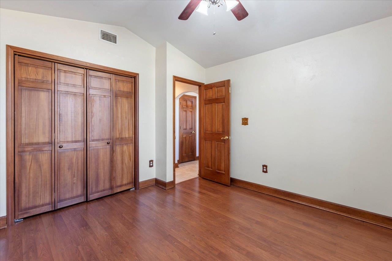 1427 Victoria Street