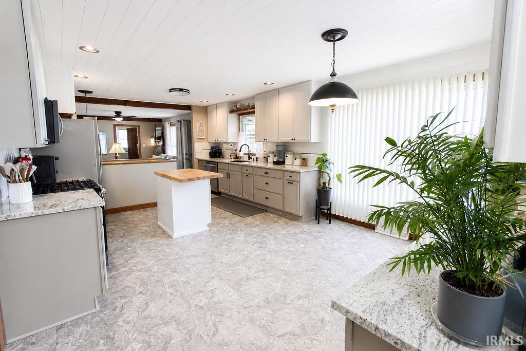 55585 Blue Jay Drive