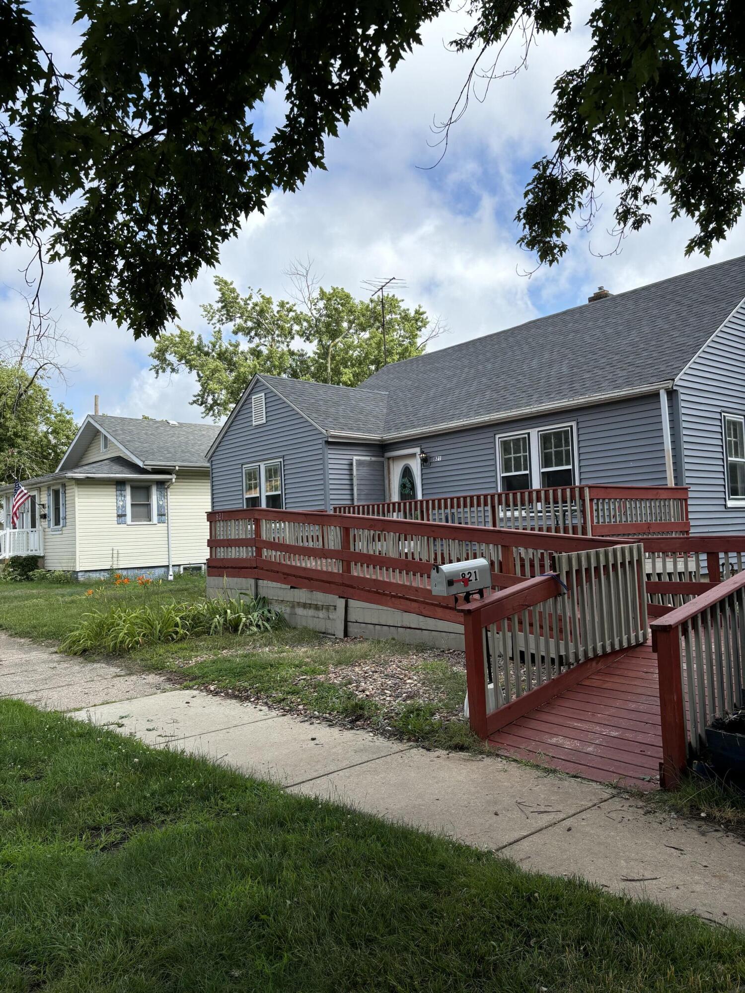 821 E Homer Street
