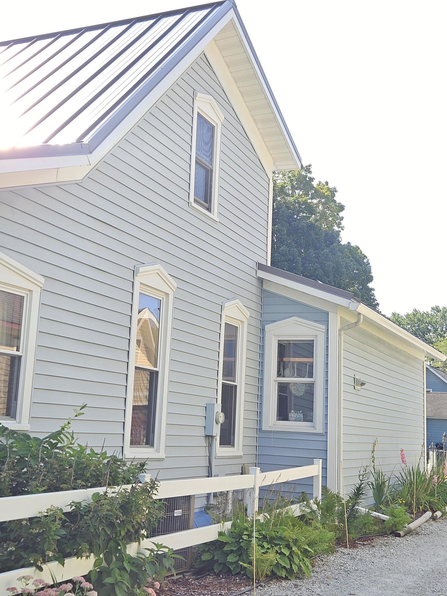 114 W Chestnut Street