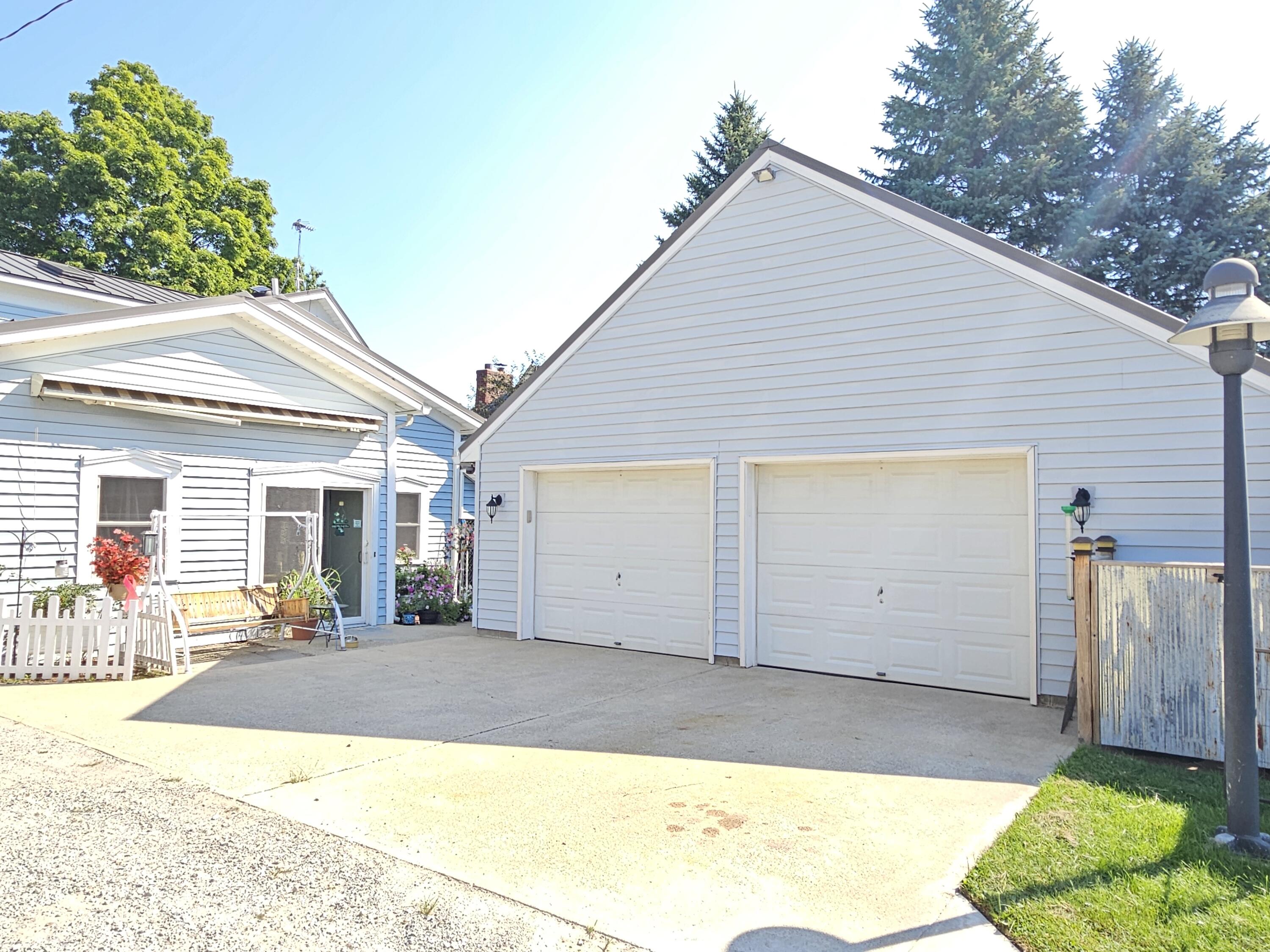 114 W Chestnut Street