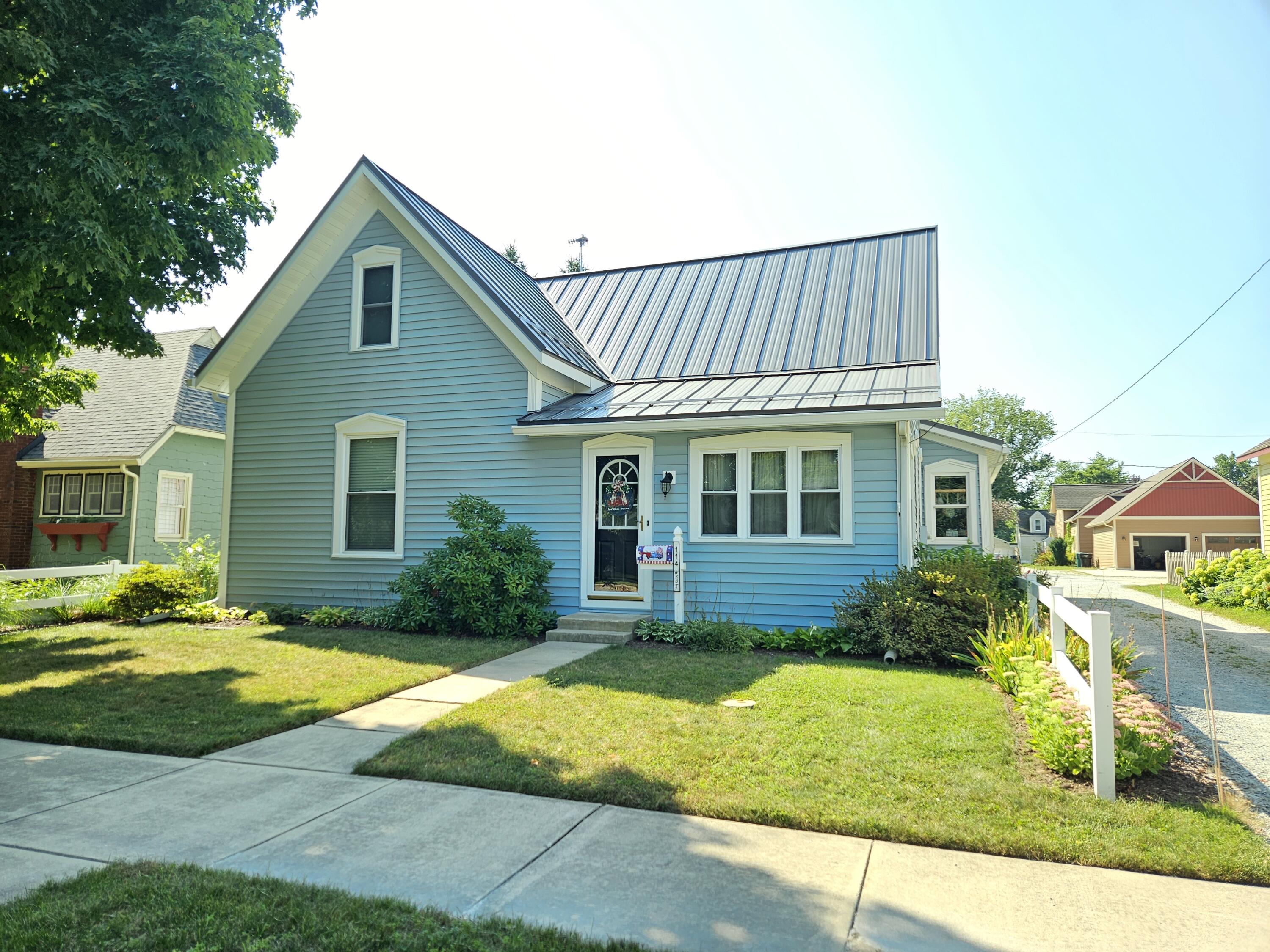 114 W Chestnut Street
