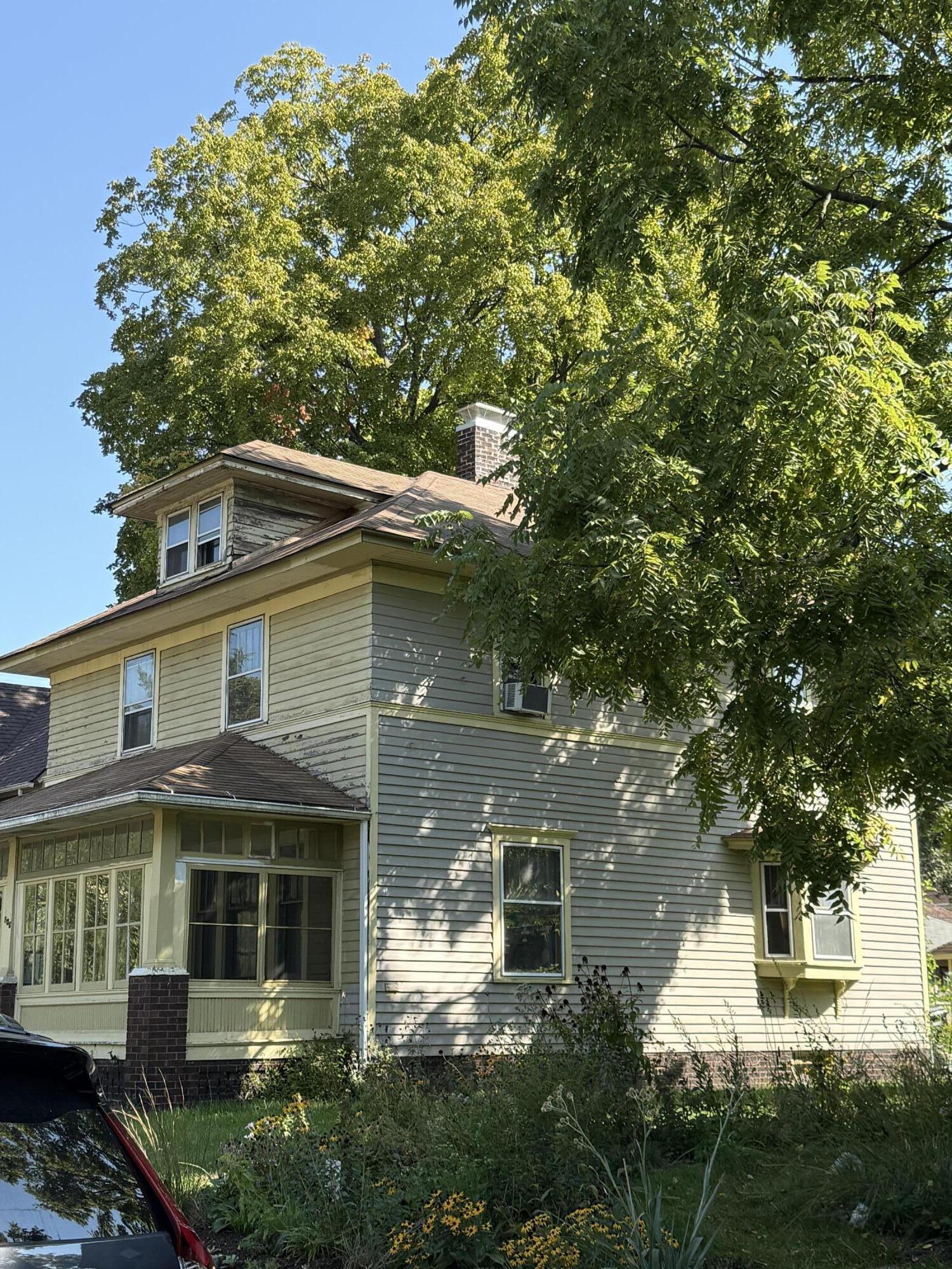 836 Forest Avenue