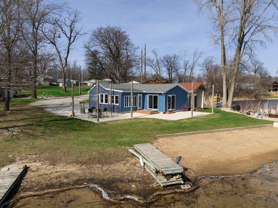7715 N Spruce Lane