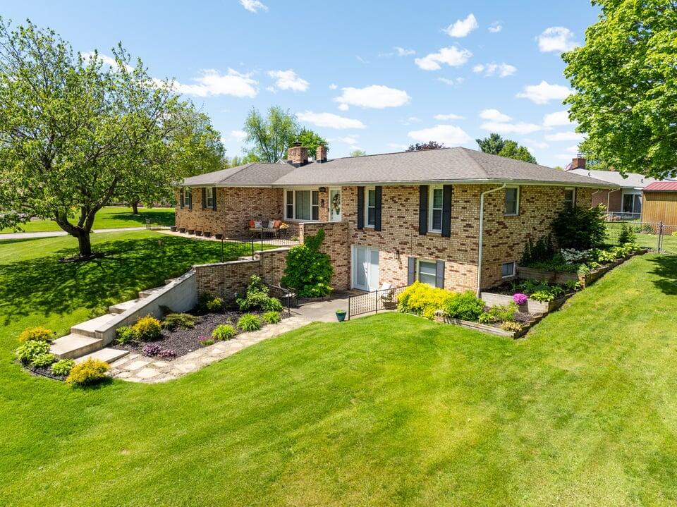 55585 Blue Jay Drive
