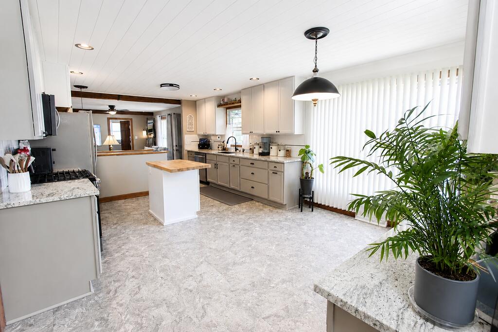 55585 Blue Jay Drive