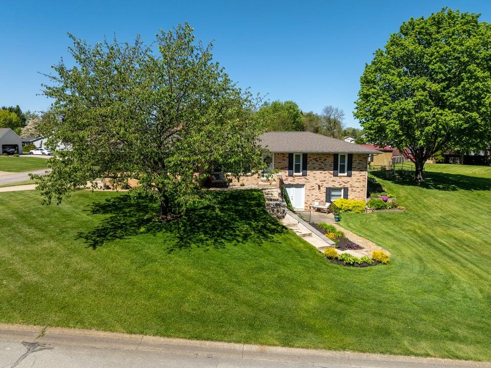 55585 Blue Jay Drive