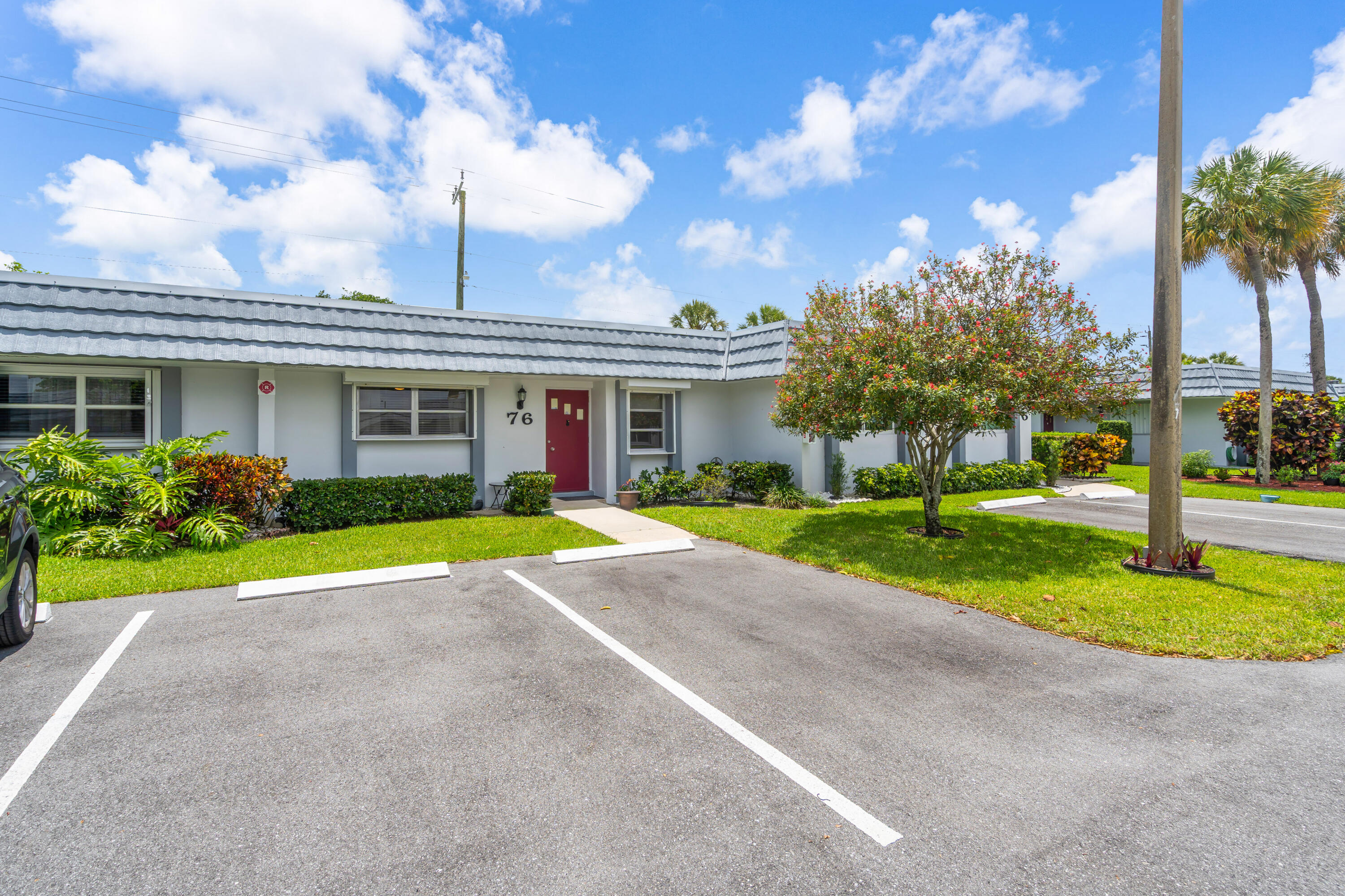 2886 Fernley Drive E 76