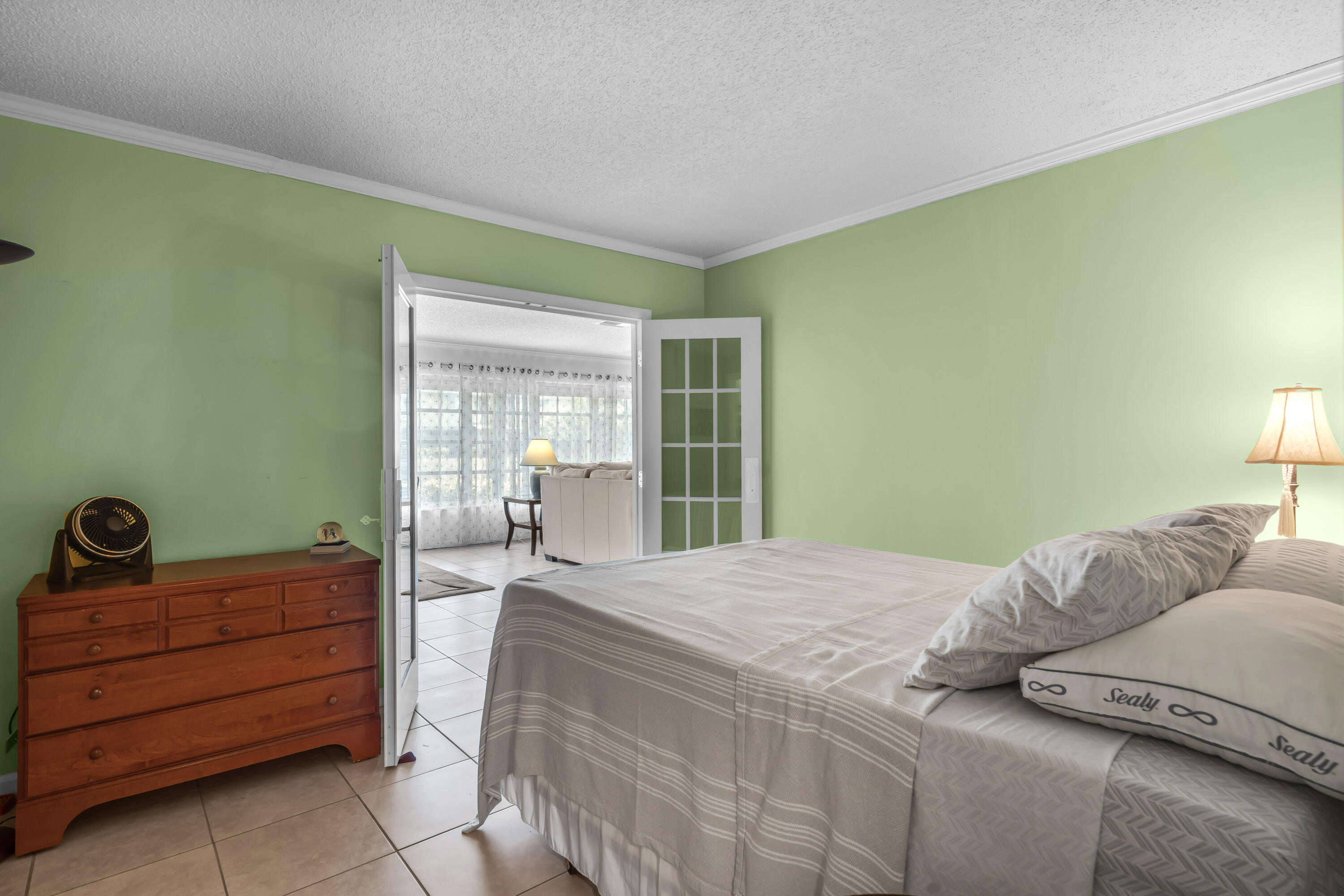 2886 Fernley Drive E 76