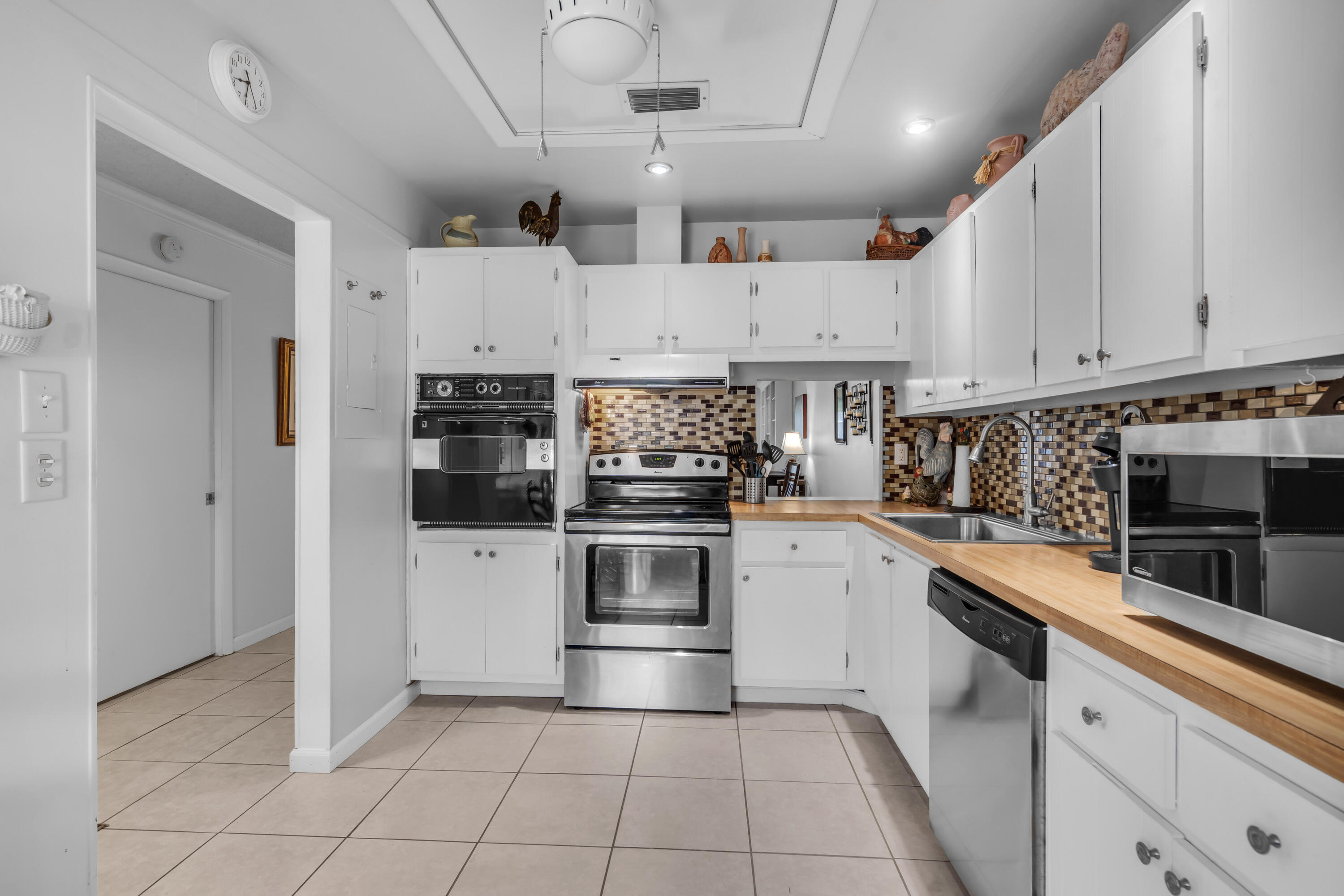 2886 Fernley Drive E 76