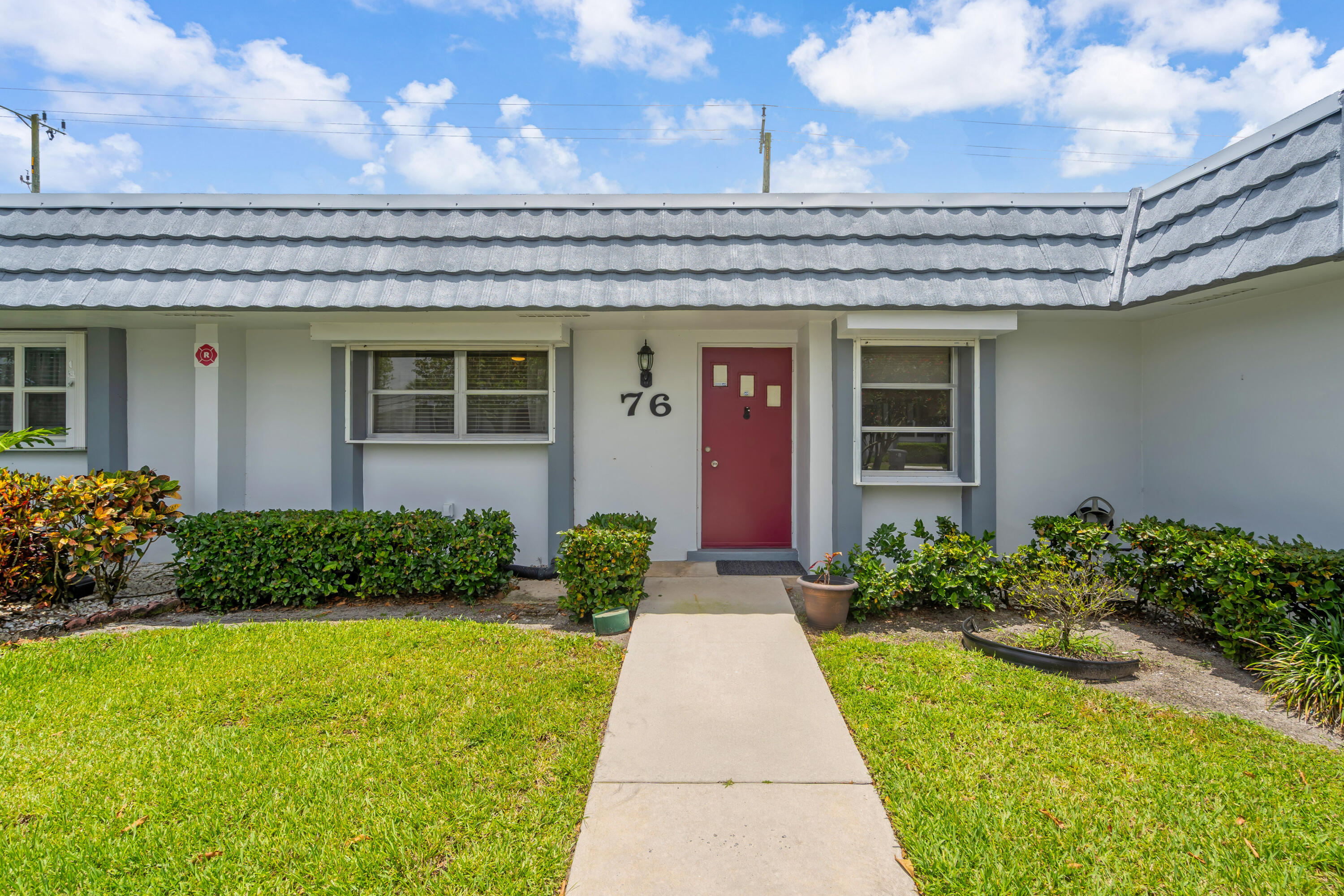2886 Fernley Drive E 76
