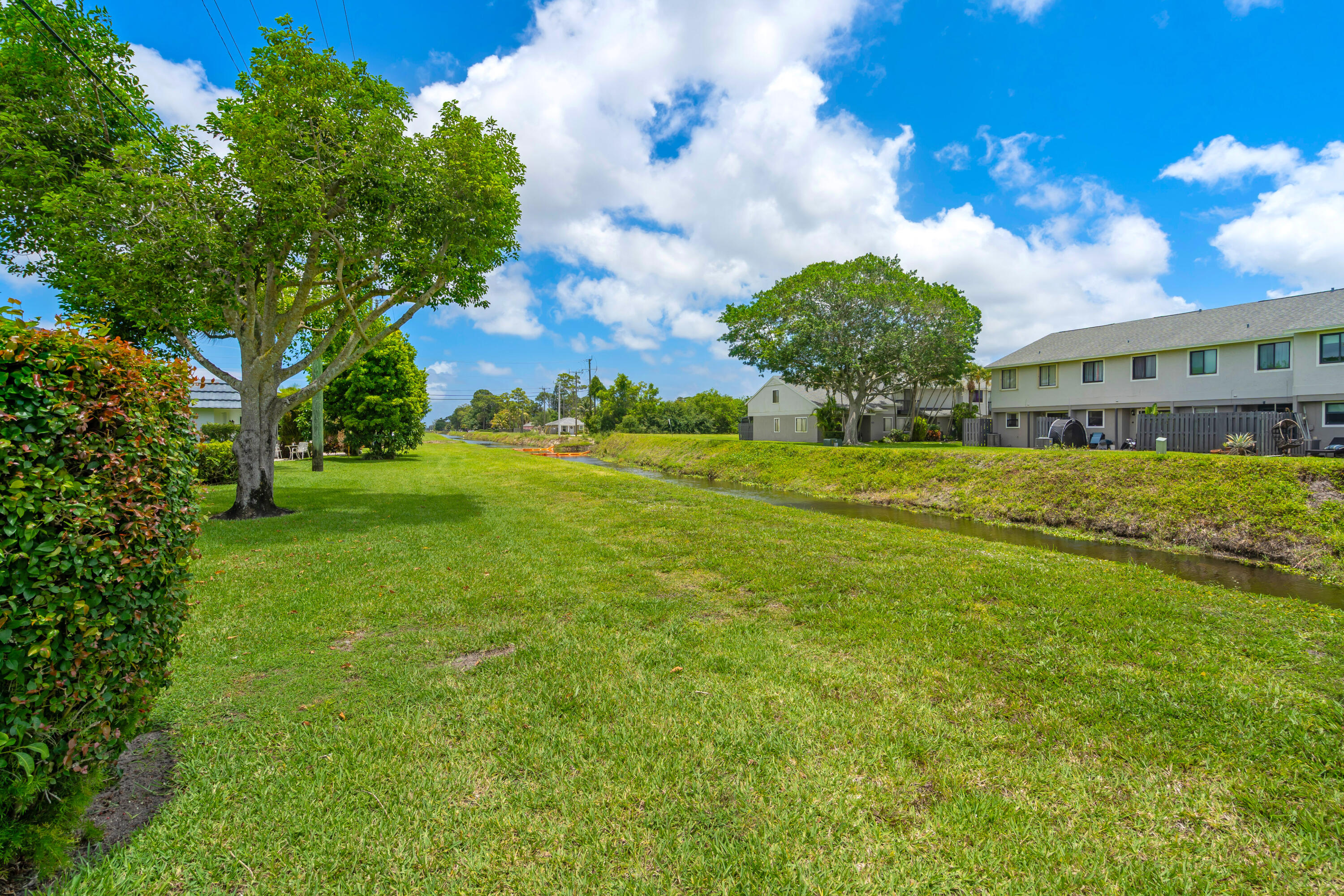 2886 Fernley Drive E 76