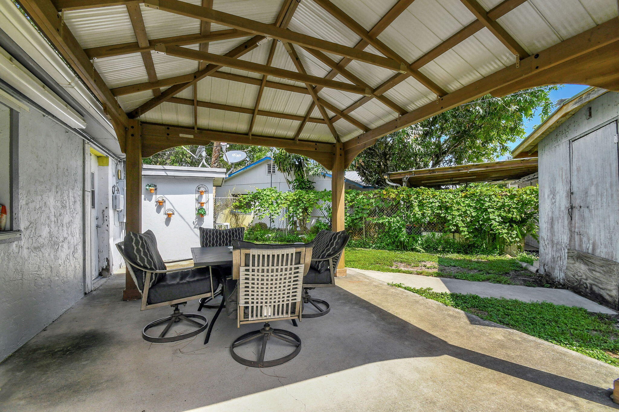 1642 Magnolia Lane