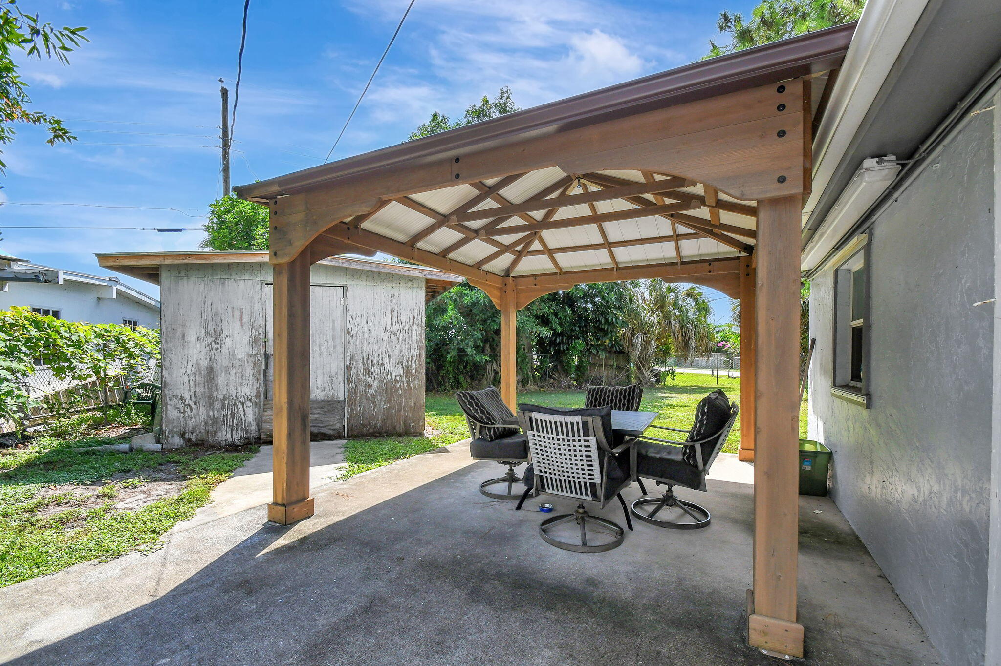 1642 Magnolia Lane