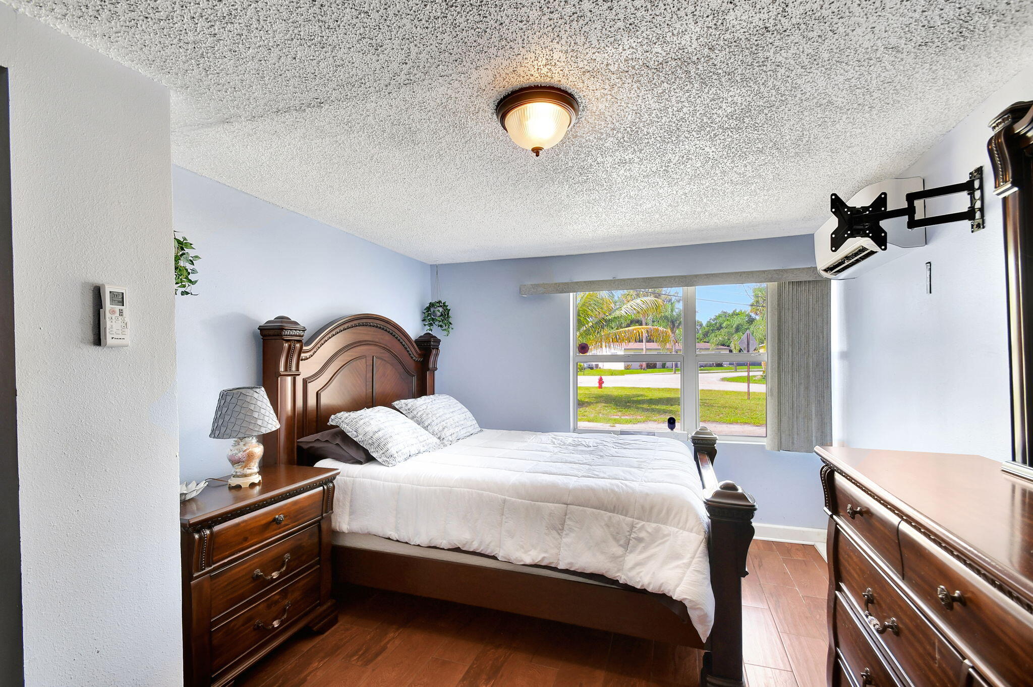 1642 Magnolia Lane