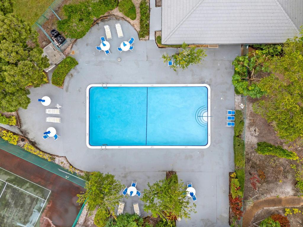 5900 NW 44th Street 106