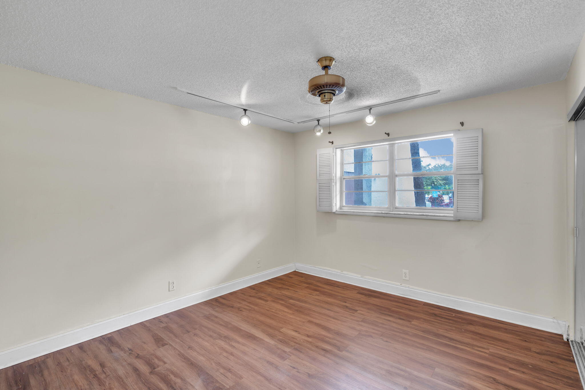 5900 NW 44th Street 106