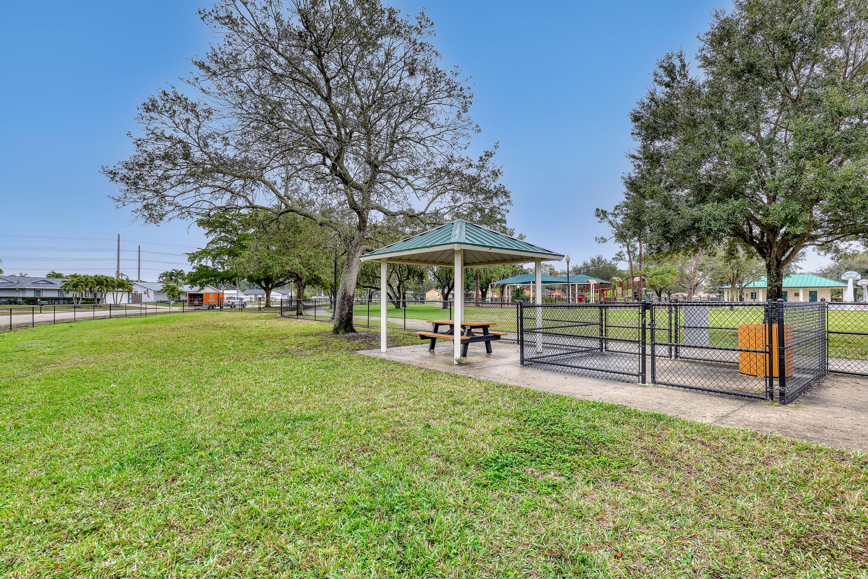 359 La Mancha Avenue