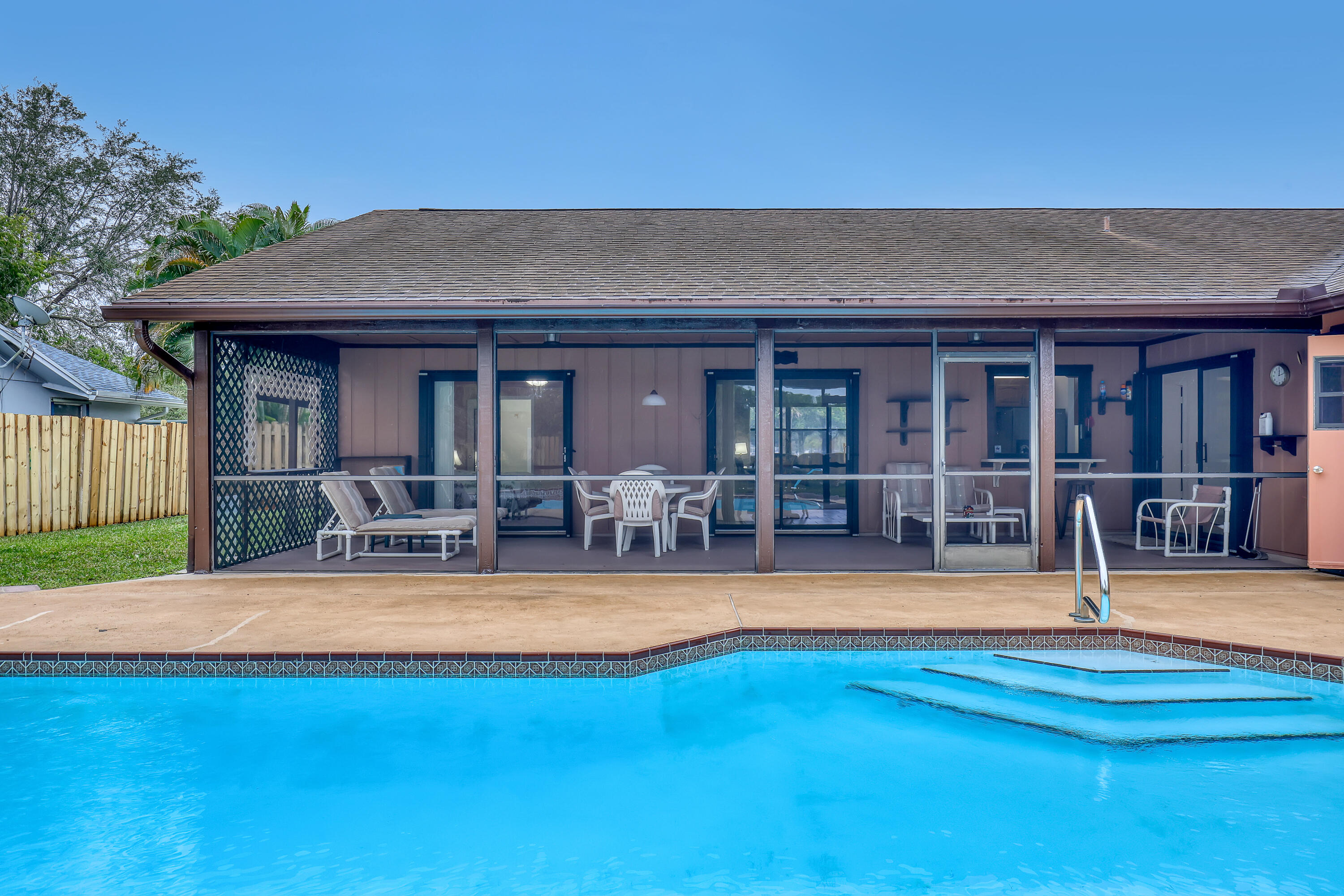 359 La Mancha Avenue