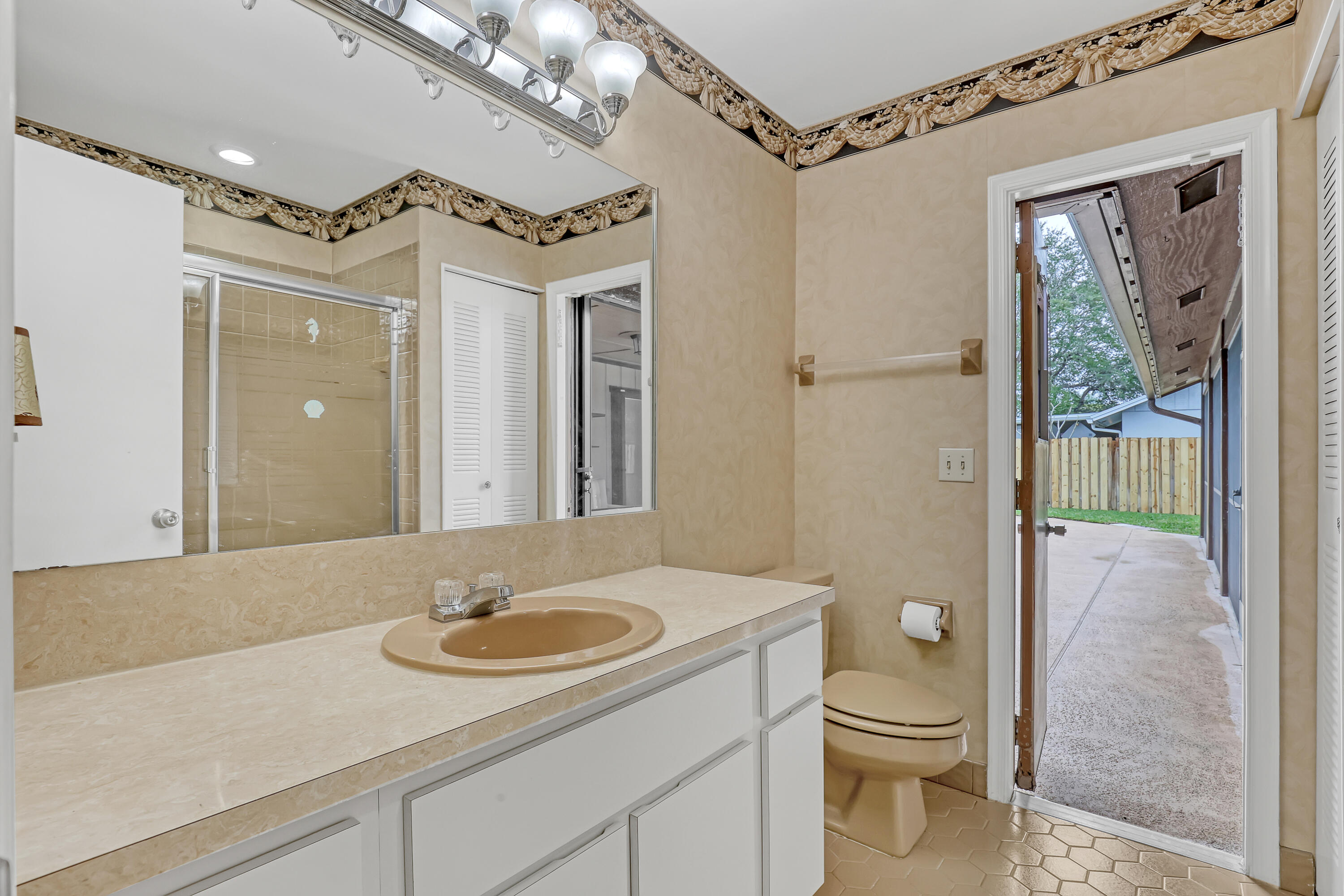 359 La Mancha Avenue