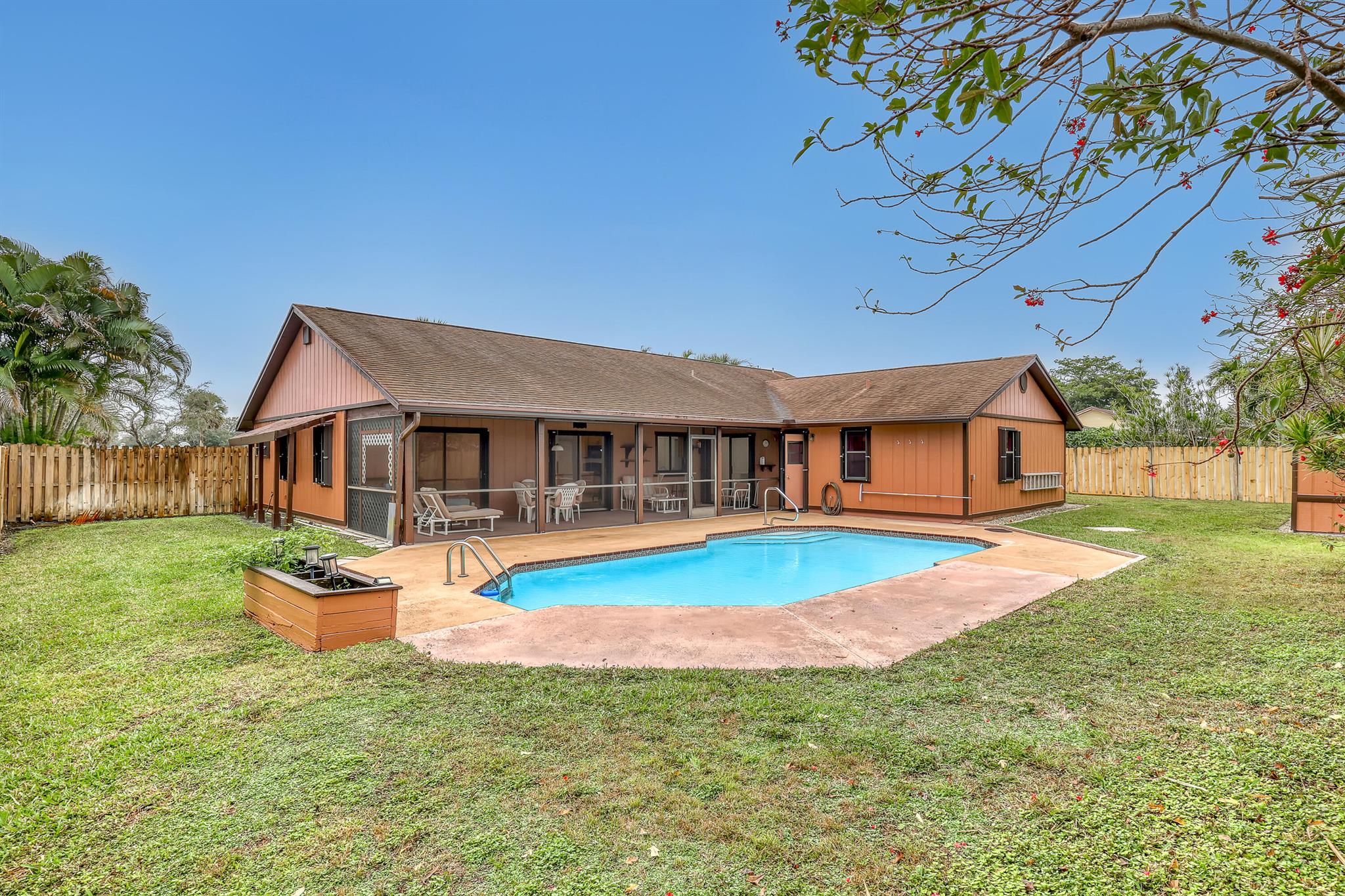 359 La Mancha Avenue