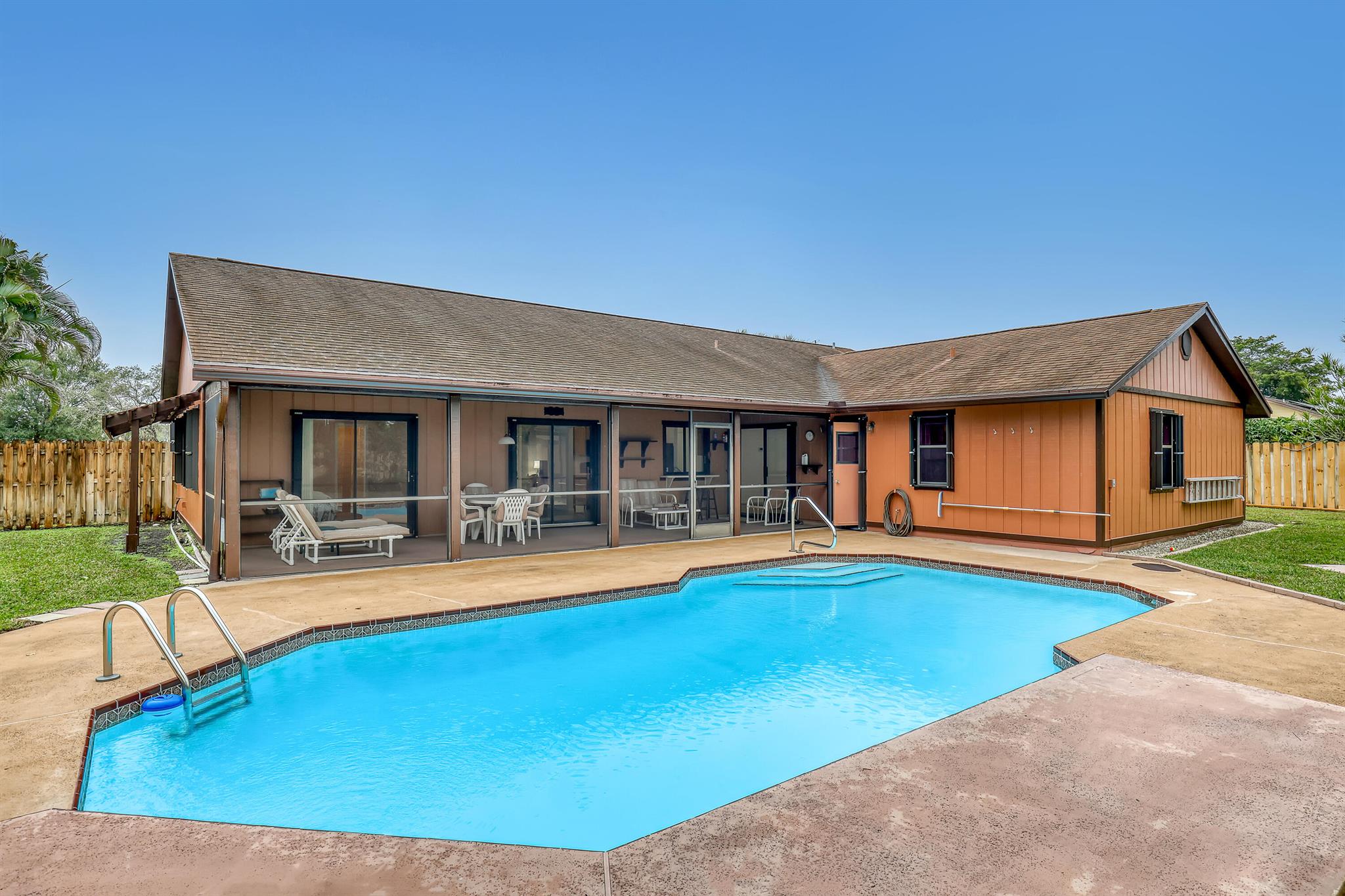 359 La Mancha Avenue