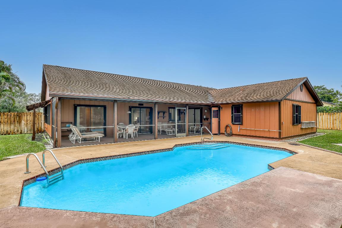 359 La Mancha Avenue