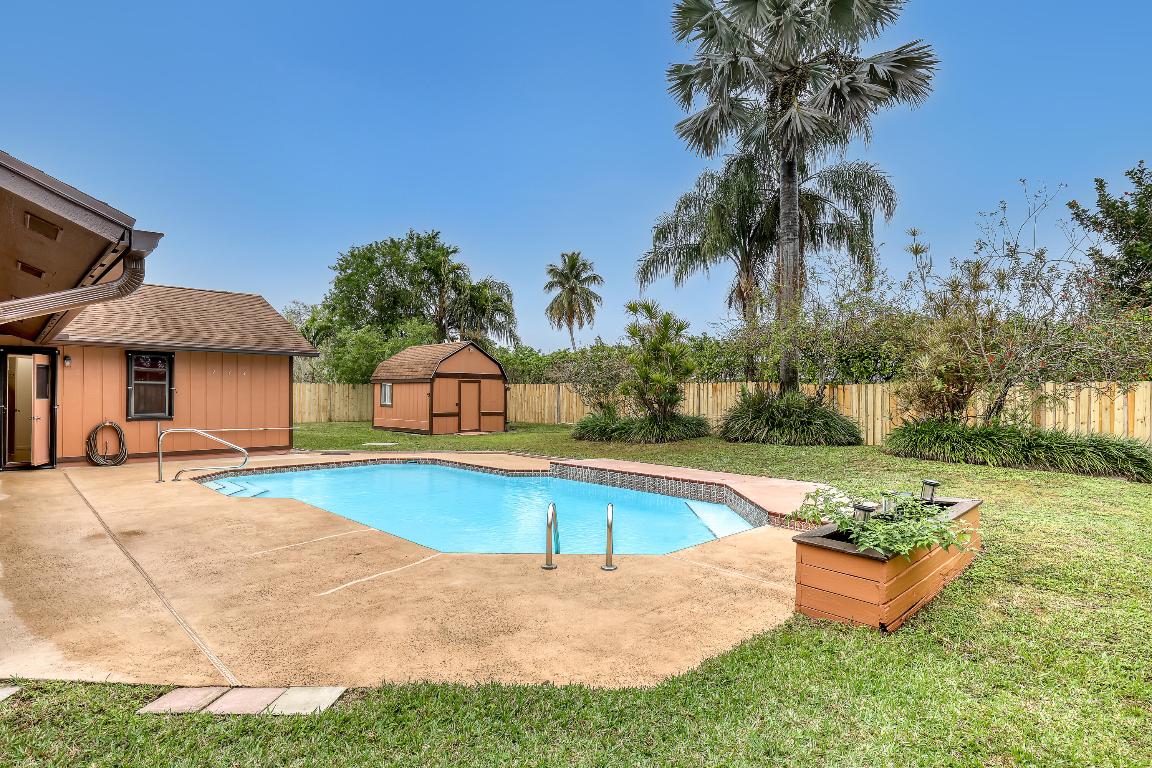 359 La Mancha Avenue