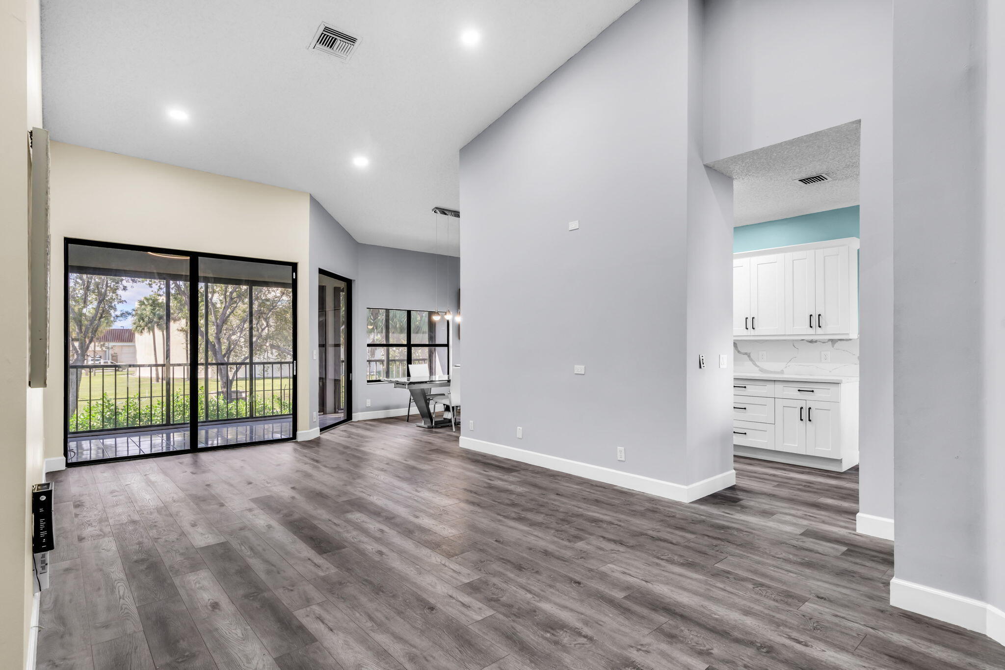 5390 Venetia Court E