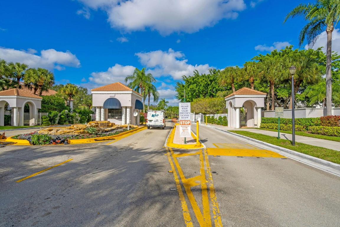 5390 Venetia Court E