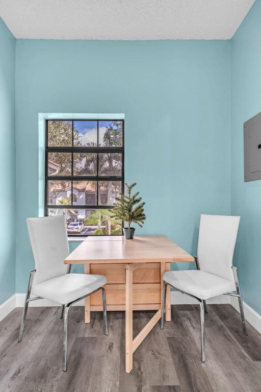 5390 Venetia Court E