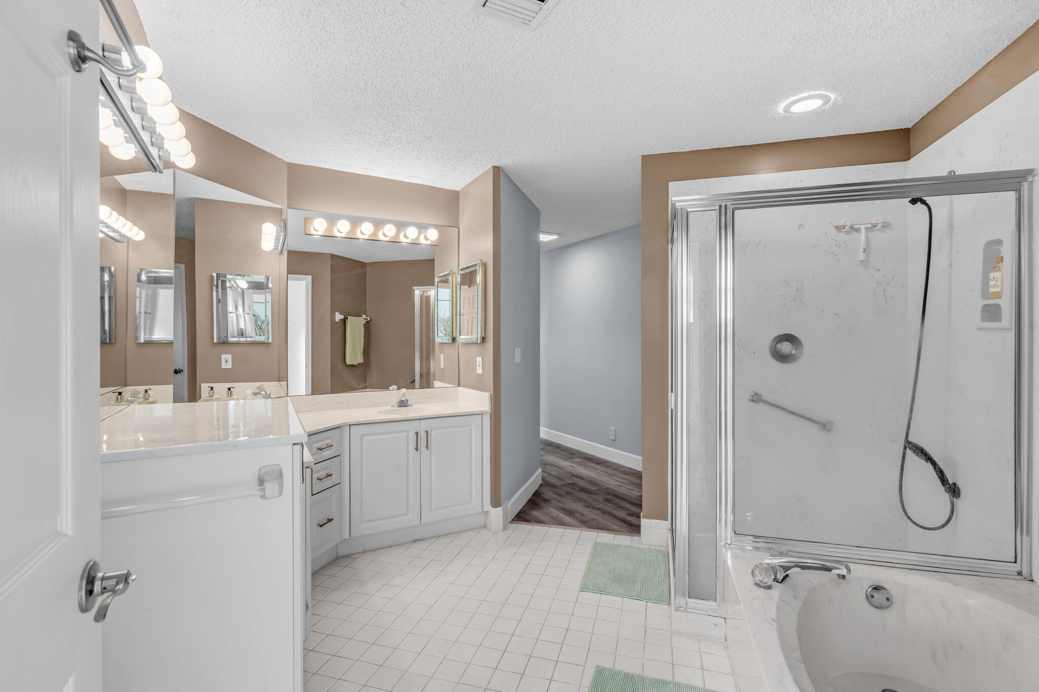 5390 Venetia Court E