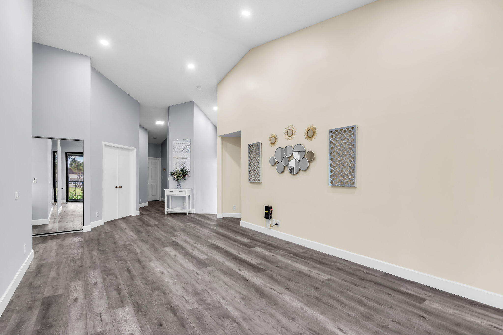 5390 Venetia Court E