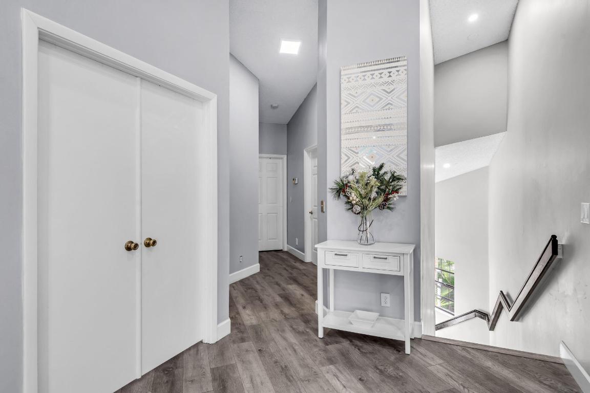 5390 Venetia Court E