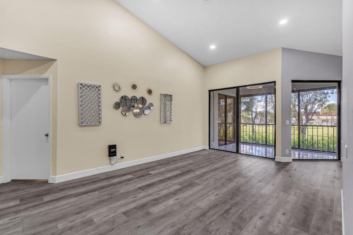 5390 Venetia Court E