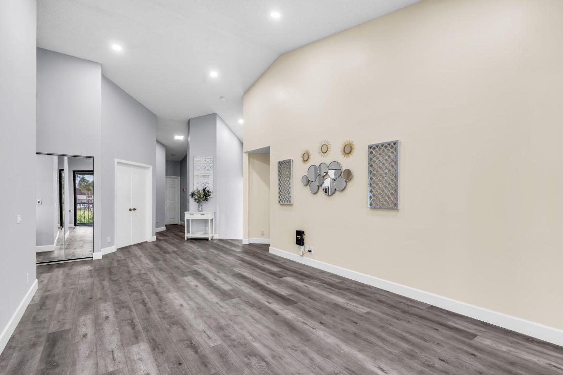 5390 Venetia Court E