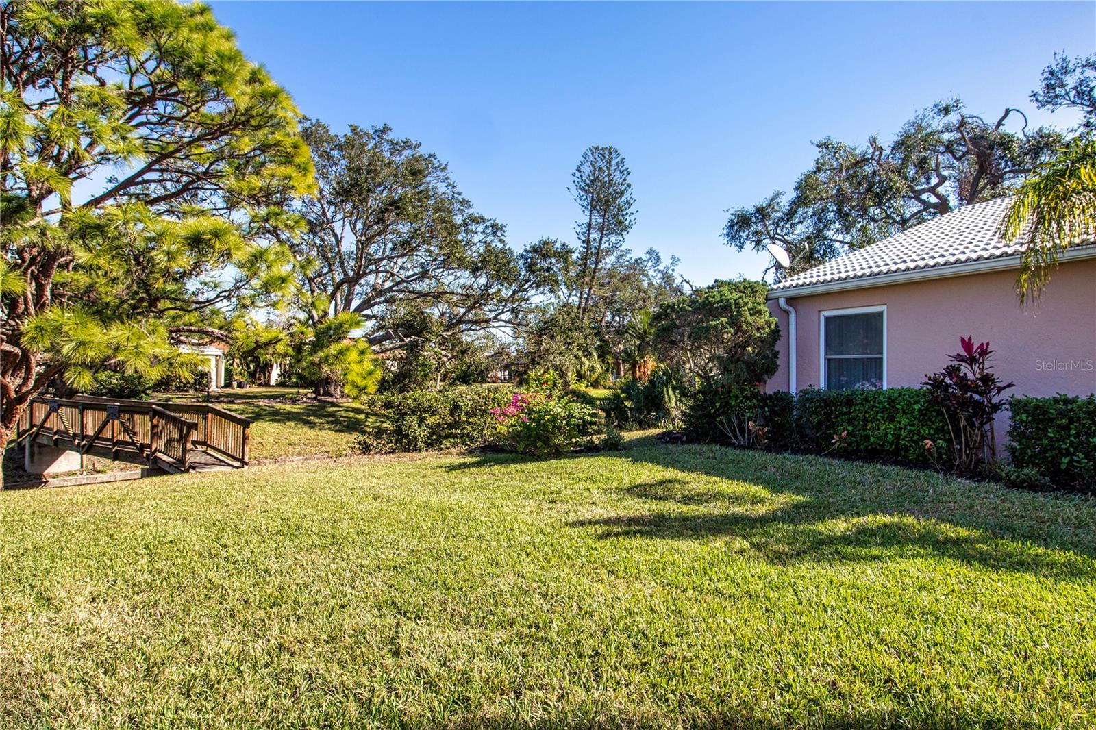7213 LAS CASAS DR