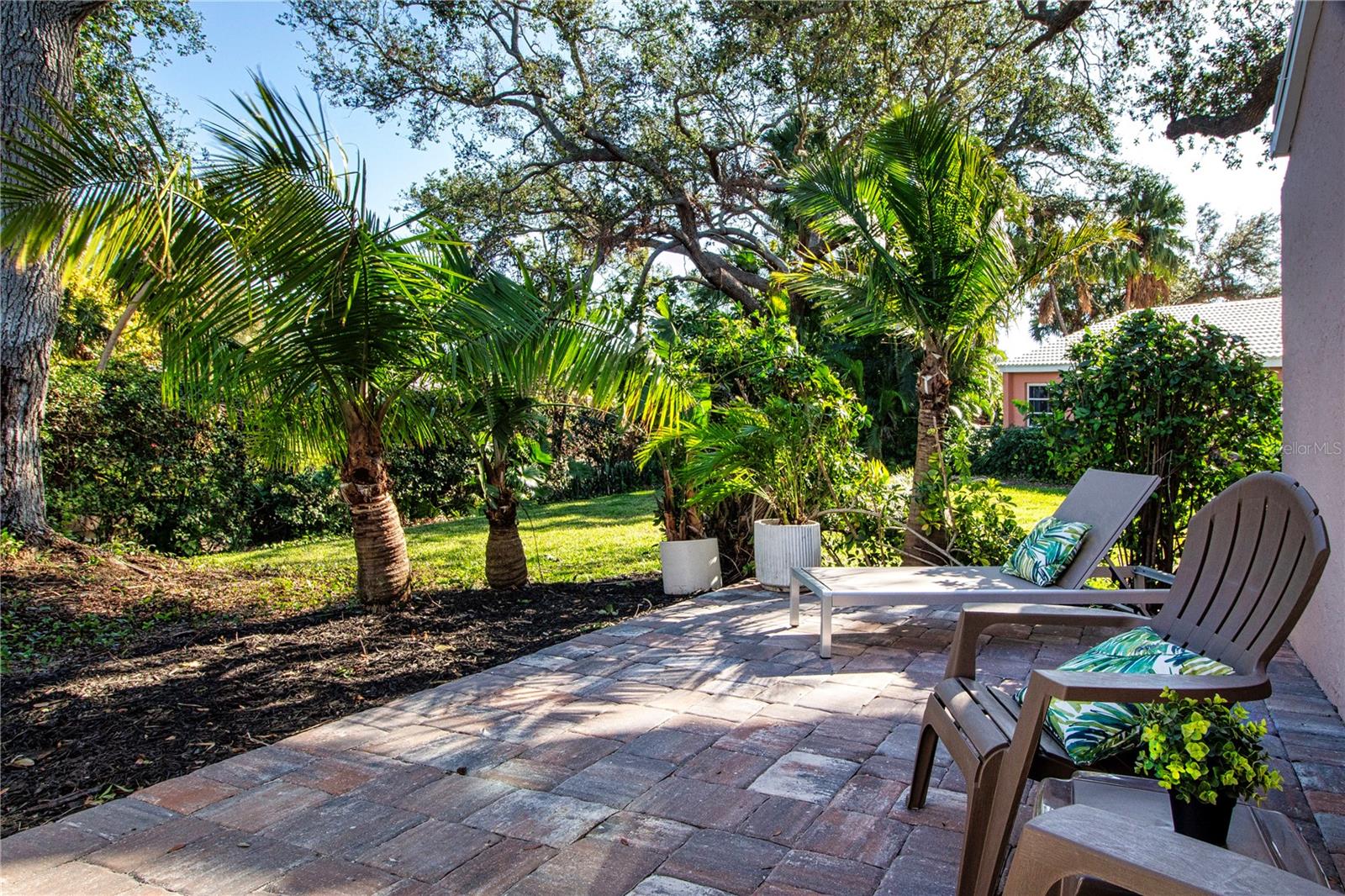 7213 LAS CASAS DR
