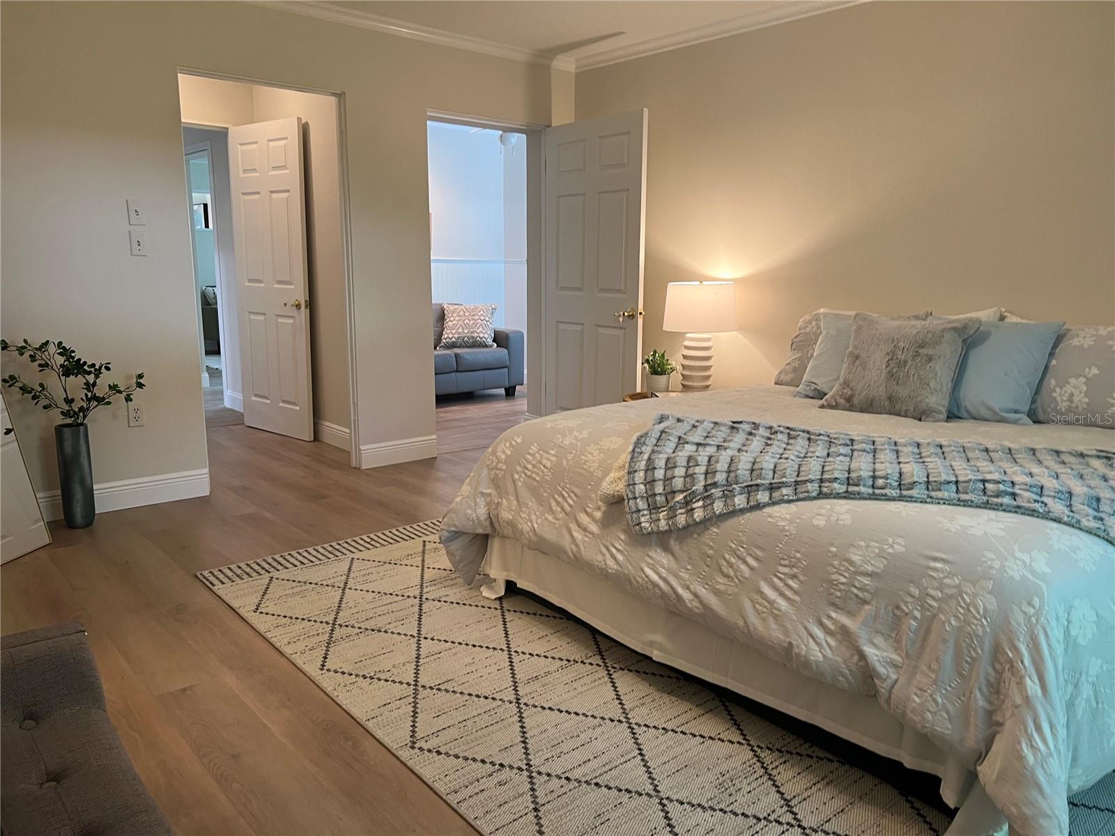 7213 LAS CASAS DR