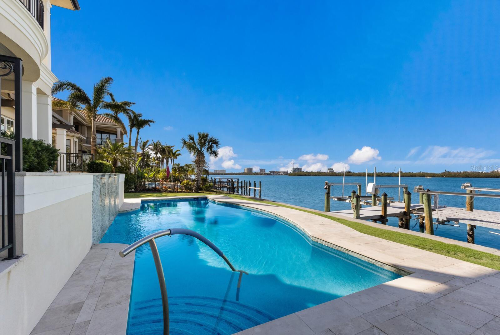 348 W ROYAL FLAMINGO DR