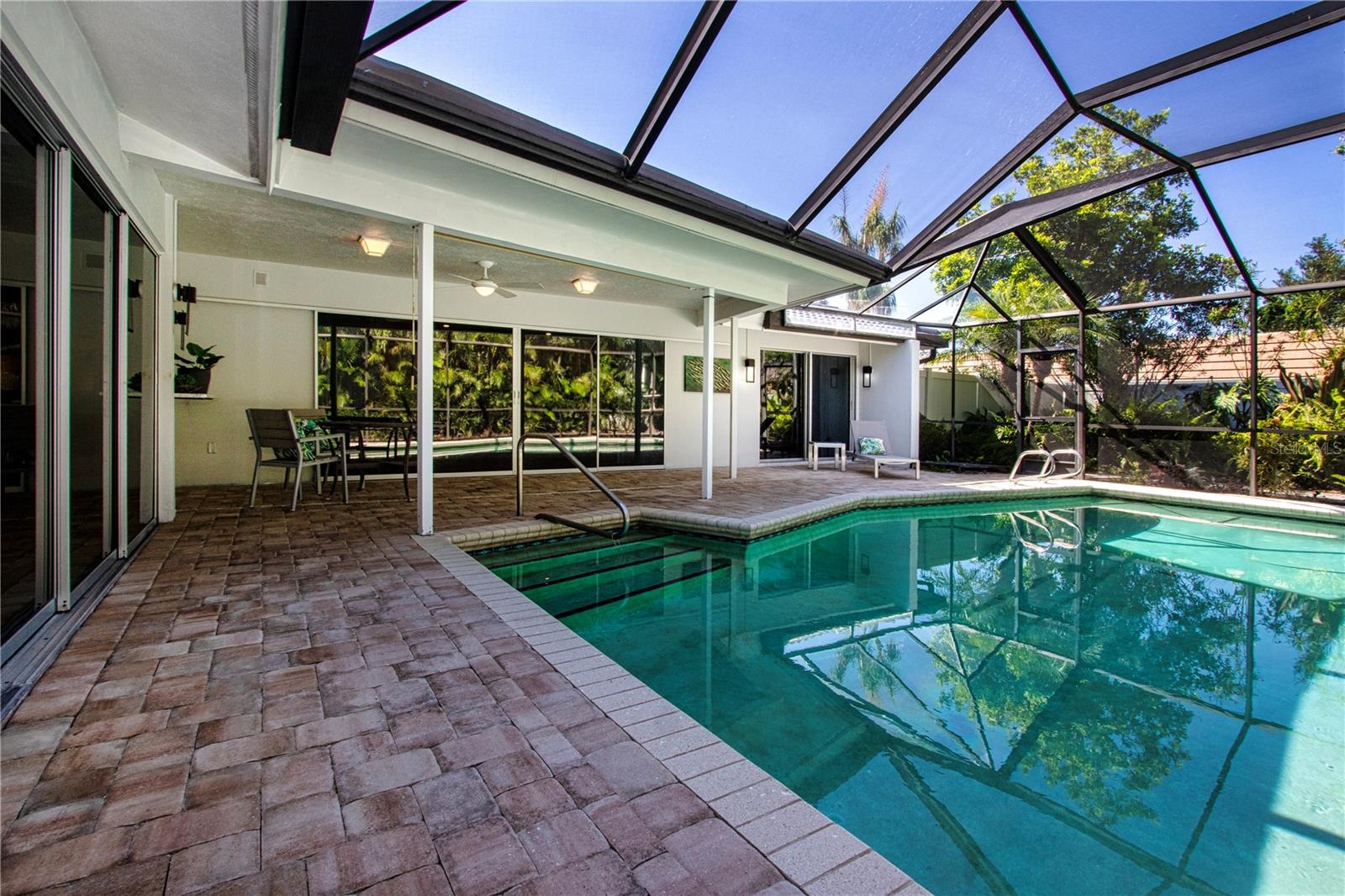 483 PARTRIDGE CIR