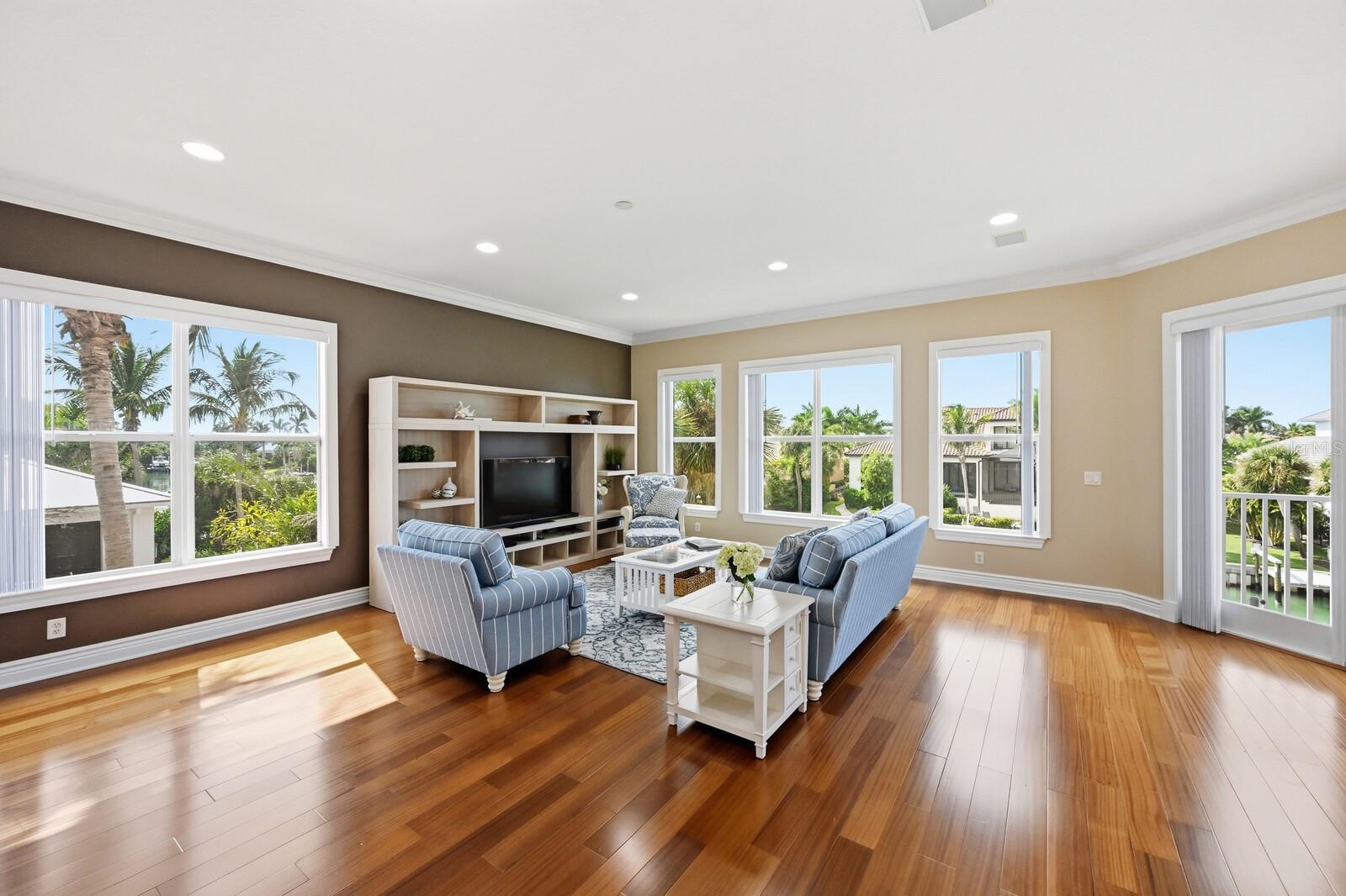 604 MOURNING DOVE DR